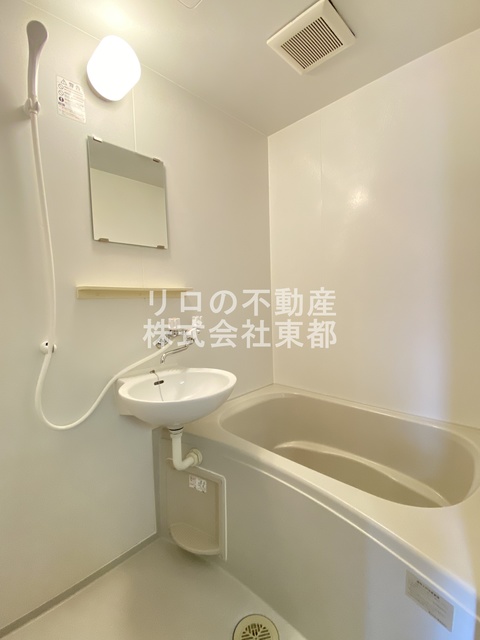 バス・シャワールーム　洗面ボールと一体型のバスルームです♪