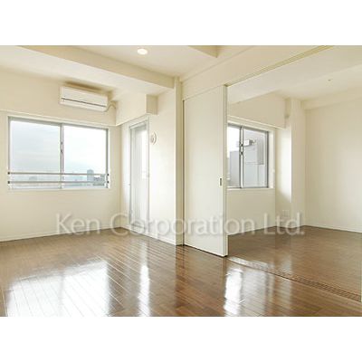 居室・リビング　同タイプ12階のお部屋を撮影。仕様が異なることがあります。