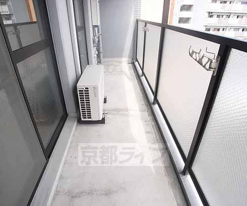 バルコニー　日当たりが良く広いバルコニー