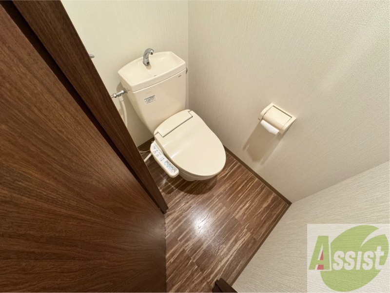 トイレ　こちらはトイレです。清潔感があり、安心して使用できます。