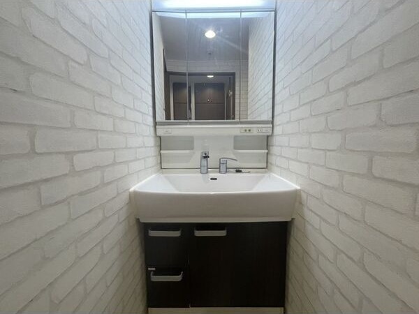 洗面設備　※写真は同じマンションの違う部屋のものになります。