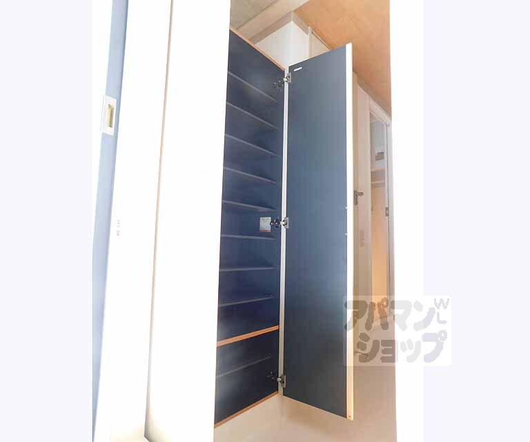 収納　玄関を入ると大きな収納があります