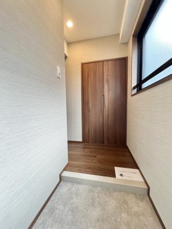 玄関　同マンション内別部屋参照