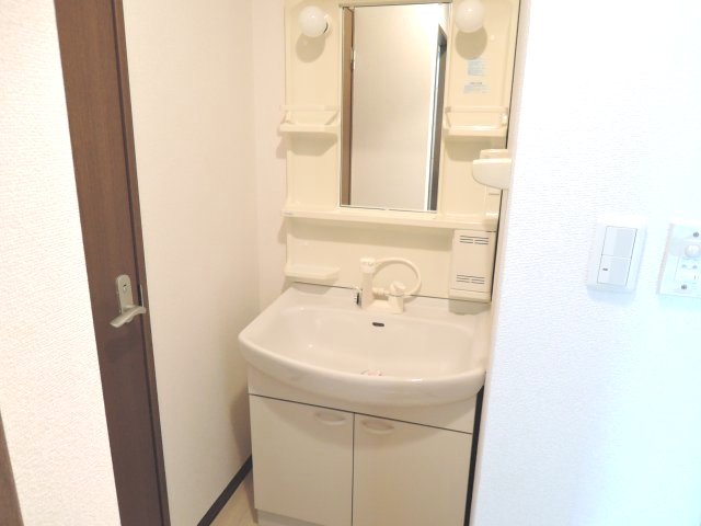 洗面設備　シャワー付洗面台