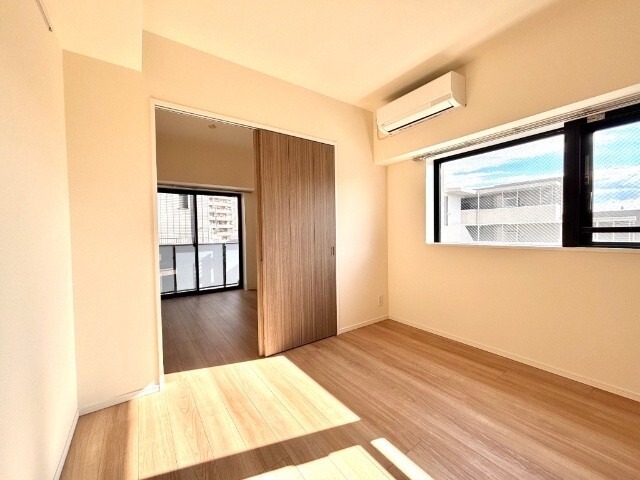 居室・リビング　４０３号室室内写真