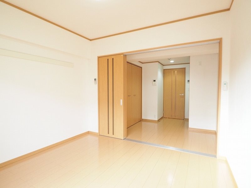 居室・リビング　※別号室の写真です。