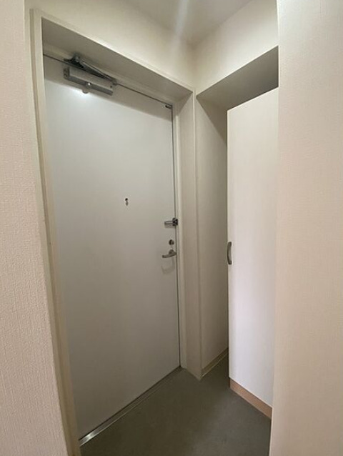 玄関　※別部屋の参考写真です。