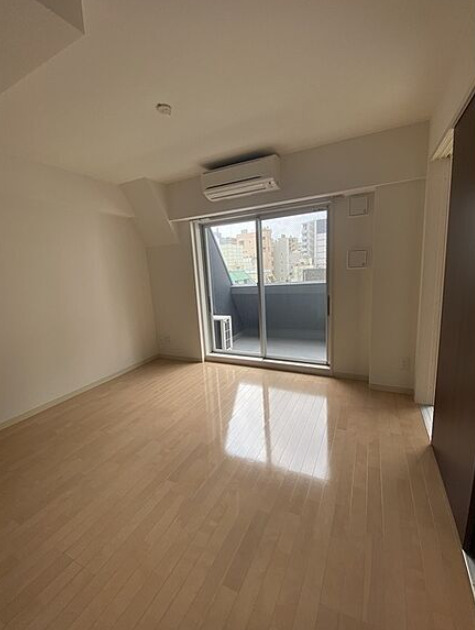 居室・リビング　※別部屋の参考写真です。