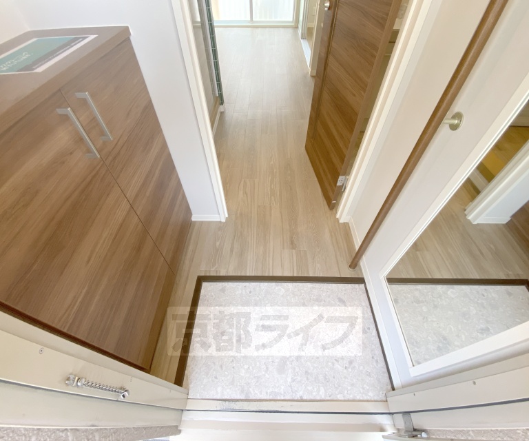 玄関　段差が低くて上がりやすい玄関です。