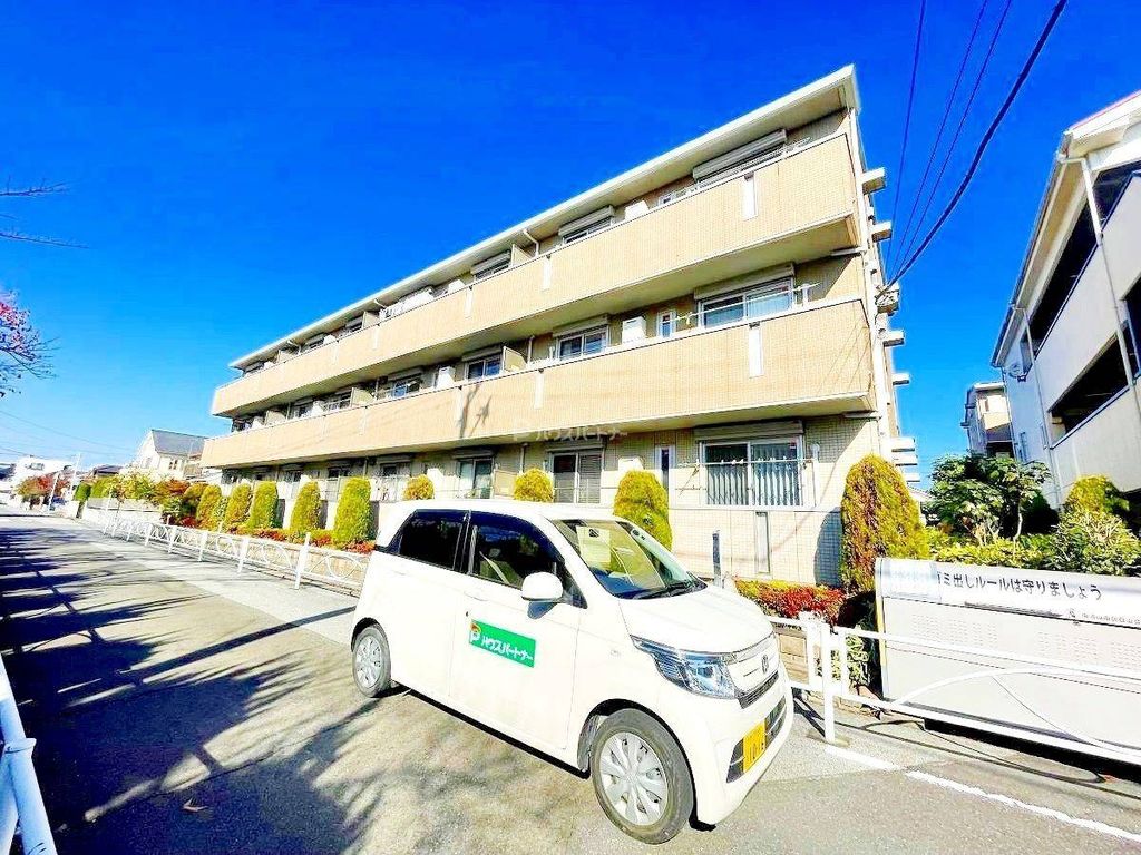 建物外観　駐車場