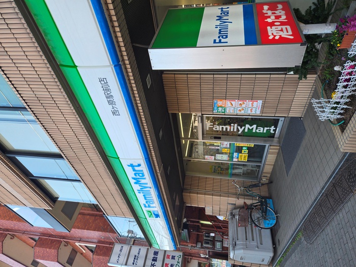 コンビニ　ファミリーマート（コンビニ）まで80m