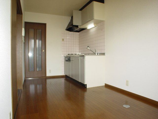 居室・リビング　明るいダイニングキッチン！