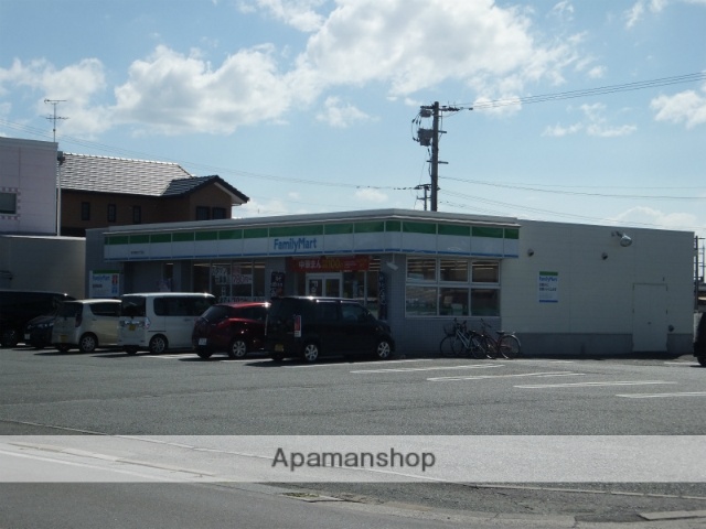 コンビニ　ファミリーマート（コンビニ）まで2657m