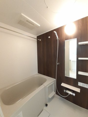 バス・シャワールーム　落ち着いた空間のお風呂です
