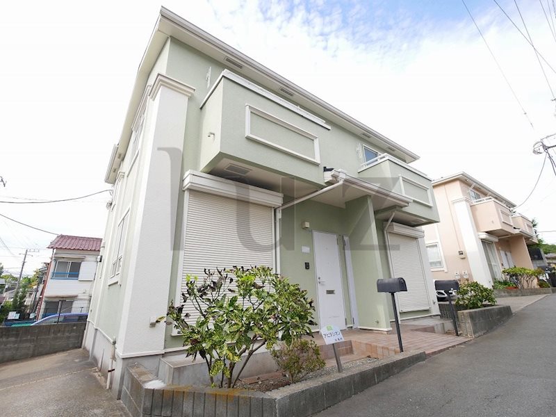 建物外観　2000年築のテラスハウスです！