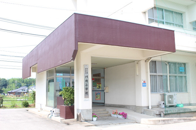小学校　日出町立川崎小学校・幼稚園（小学校）まで740m