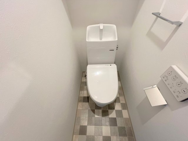 トイレ　綺麗なトイレにはウォシュレット標準装備です。