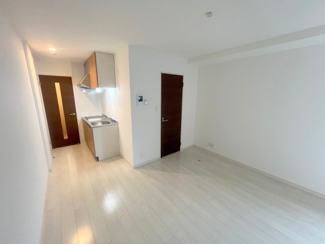 居室・リビング　明るく広々としたリビングです。