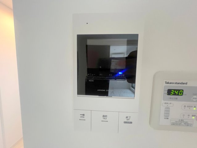 セキュリティ　TVモニターホンで来客が誰か確認してから開けて下さいね