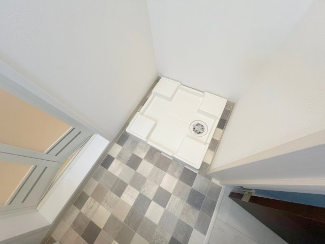 その他設備　嬉しい室内洗濯機置場。これで洗濯機も長持ちしますね。