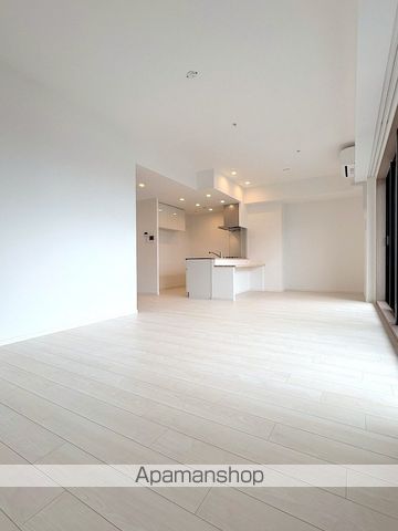 地下鉄御堂筋線 心斎橋駅 徒歩13分 19階建 築1年の居間写真