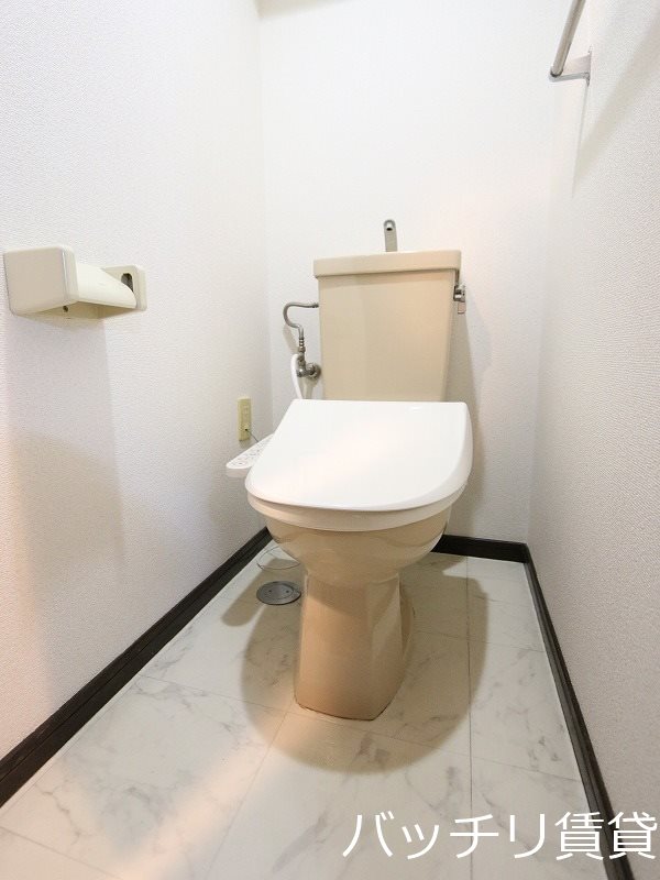 トイレ　別号室タイプの為、現状を優先いたします