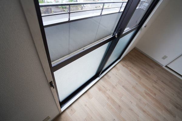 バルコニー　同じ建物の別なお部屋