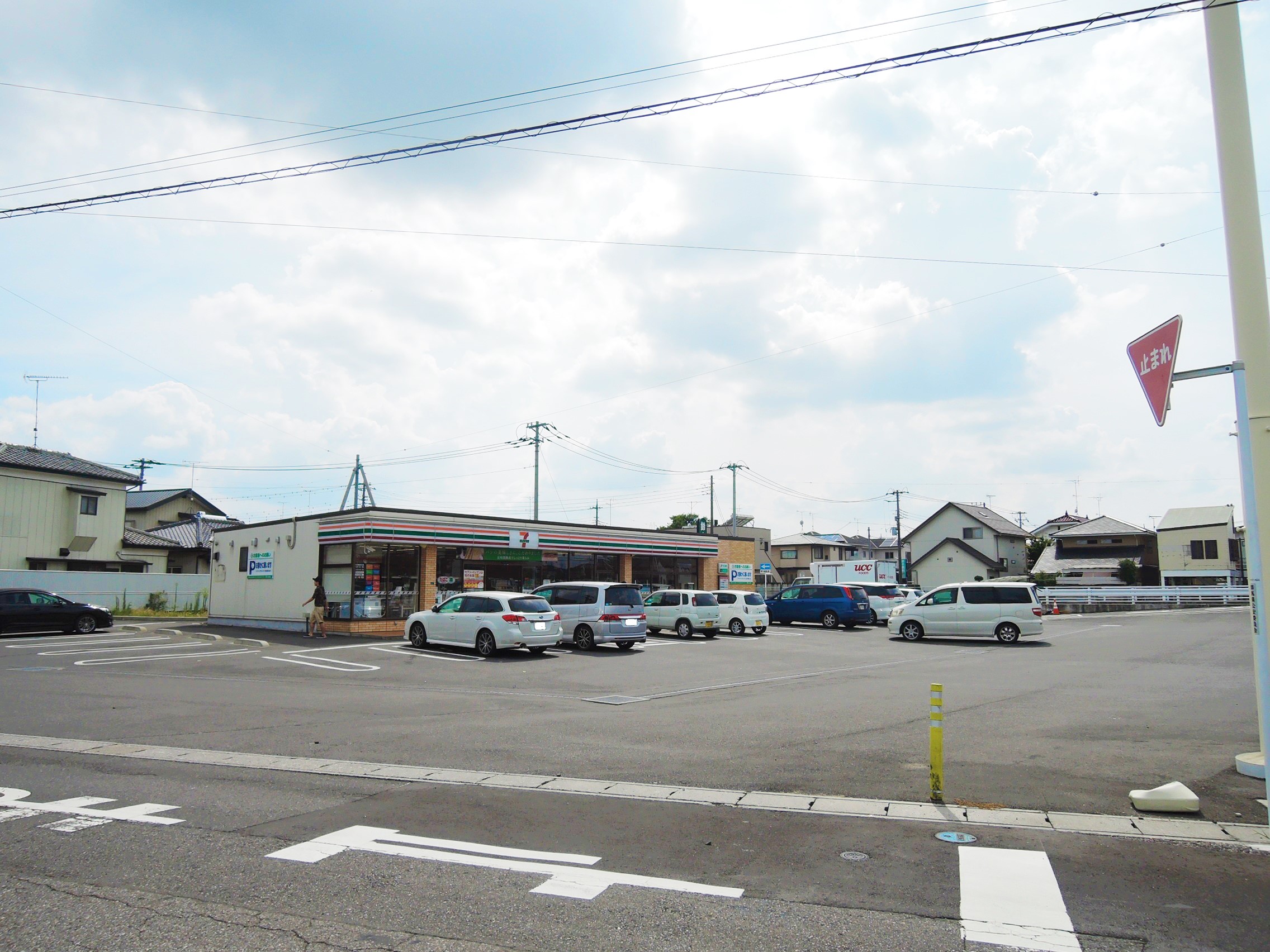 コンビニ　セブンイレブン大泉中央店（コンビニ）まで640m