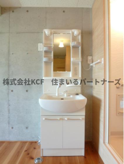 洗面設備　ゆったりとスペースのある洗面所