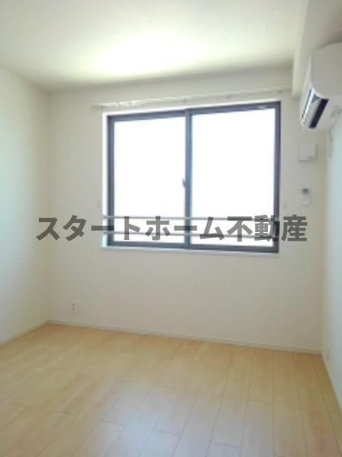 その他部屋・スペース　開放的な寝室です