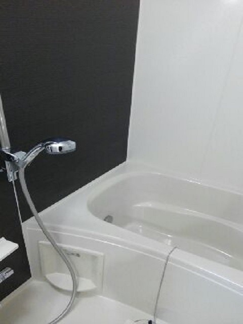 バス・シャワールーム　追い焚き付きの浴室です。