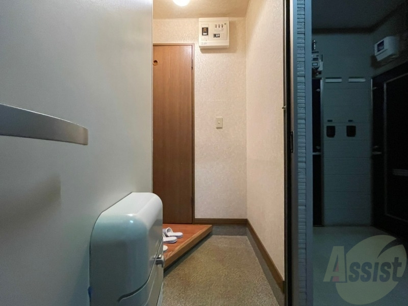 玄関　玄関の様子です。明るい印象ですね。気分もあがりそう。