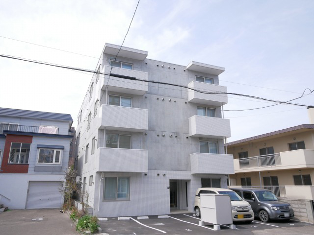 建物外観　★南向きで日当たり良好！★人気のの設備完備でおすすめ！