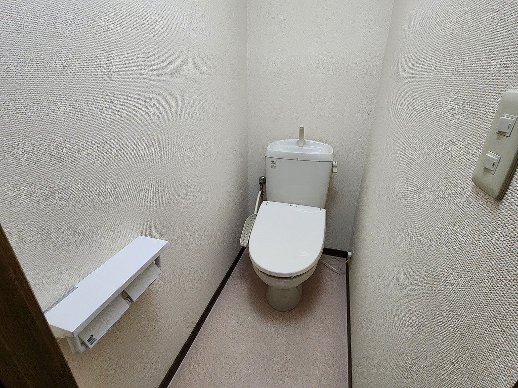 トイレ　癖になるウォシュレット完備