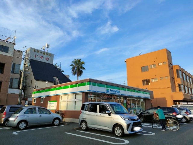 コンビニ　ファミリーマート浜松小豆餅店（コンビニ）まで128m