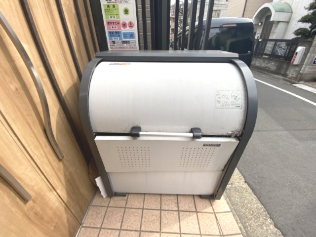 バルコニー　お洗濯にも便利なバルコニー付き