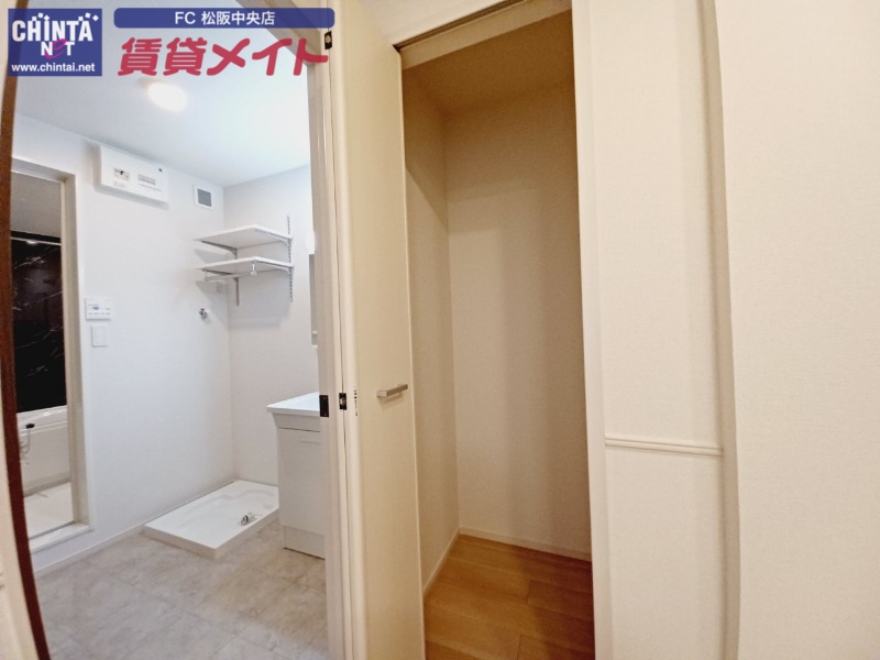 収納　同型参考写真