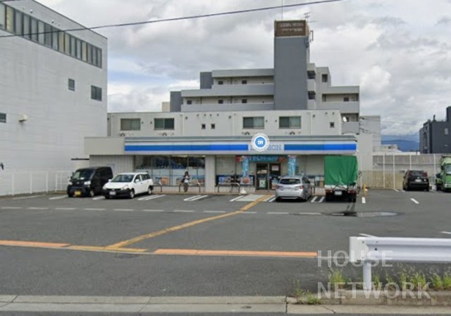 コンビニ　ローソン天神川八条店（コンビニ）まで272m