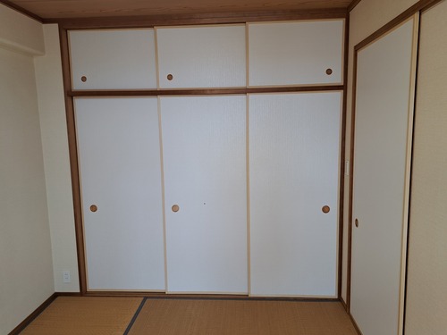 収納　押入