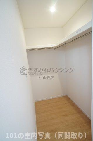 収納　主寝室のウォークインクローゼットです