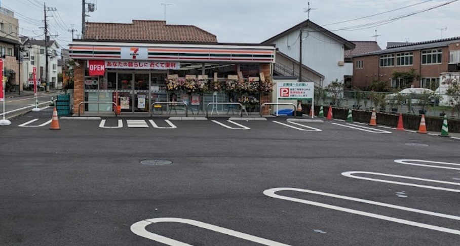 コンビニ　ファミリーマート府中四谷通り店（コンビニ）まで427m