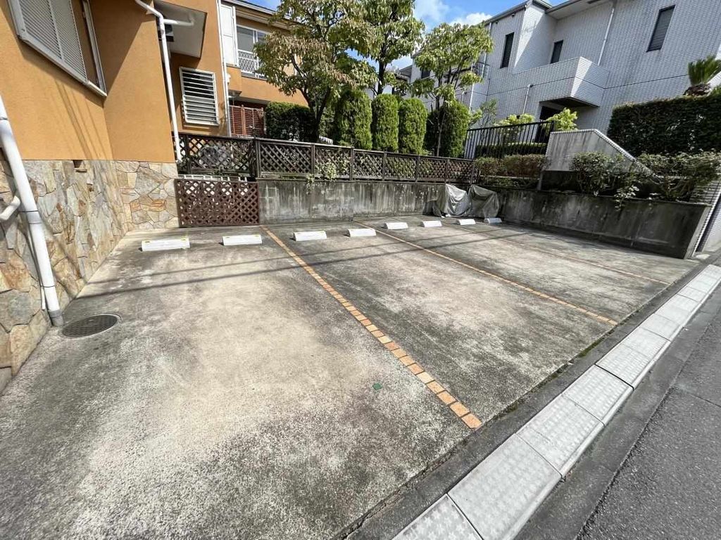 駐車場　駐車場