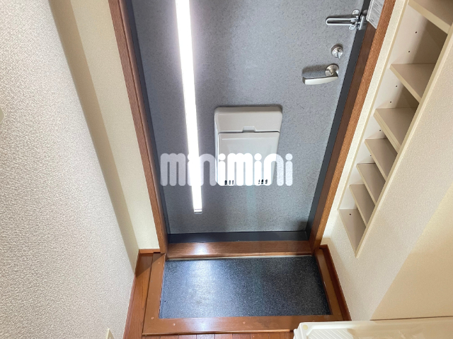 玄関　デジタルキーで施錠。