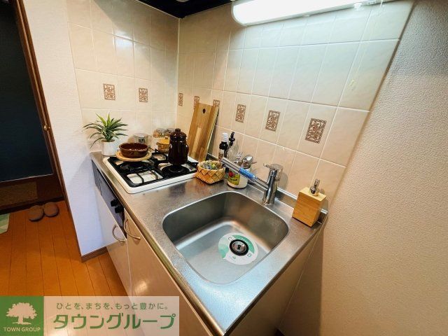 キッチン　システムキッチン（2口ガスコンロ）※家具・小物はイメージで…