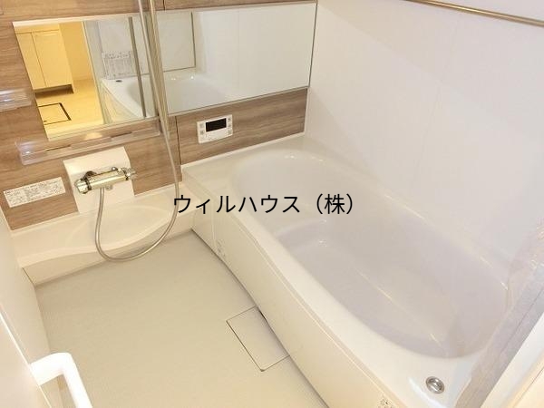 バス・シャワールーム　浴室乾燥機、追い焚き機能付きバス！