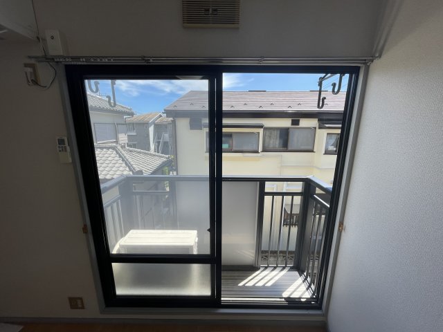 その他部屋・スペース　窓を開けて気持ちのよい一日の始まりを迎えてください。