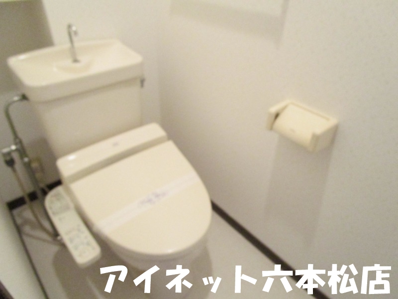 トイレ　ウォシュレット完備です