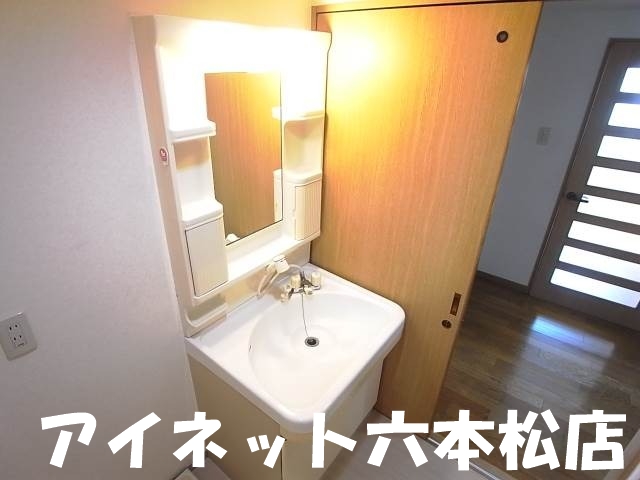 洗面設備　退去予定の為同型写真です