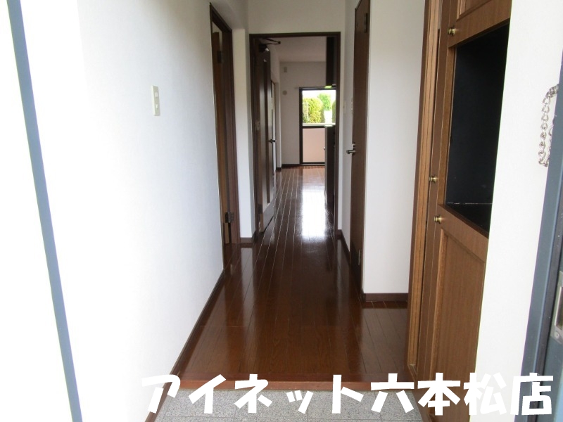 玄関　退去予定の為同型写真です