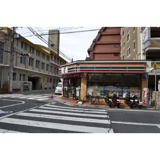 コンビニ　セブンイレブン広島幟町東店（コンビニ）まで166m